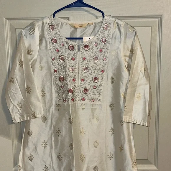 Fusion fancy floral embroidered kurta. NWT - Picture 1 of 8